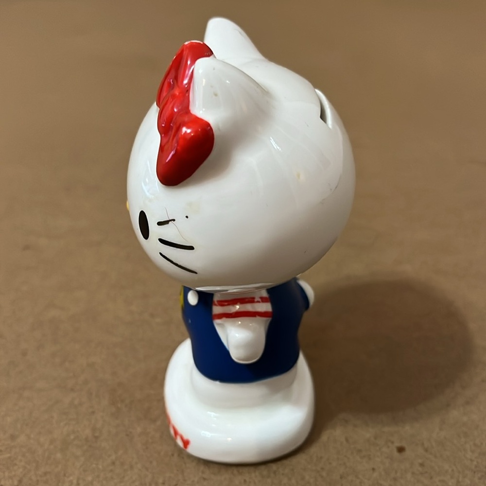 Hello Kitty Coin Bank - Picture 2 of 6